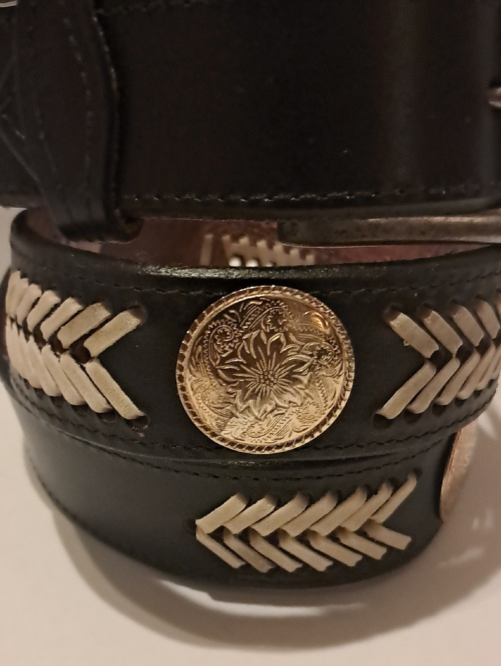 Black Leather Men Belt with Silver Arrow Concho Detailing Made In Spain Cowhide - Picture 2 of 8